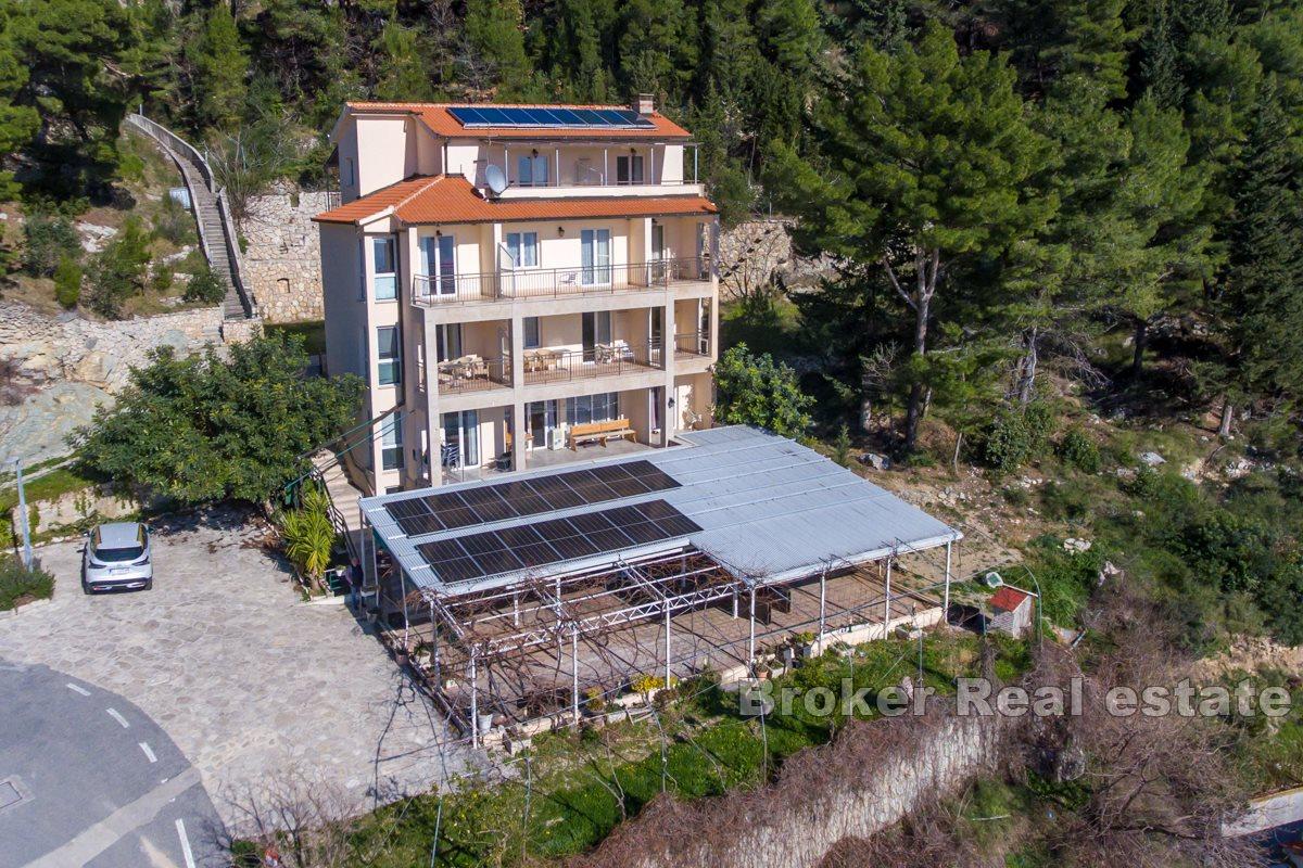 Casa indipendente con 20 camere e un ristorante