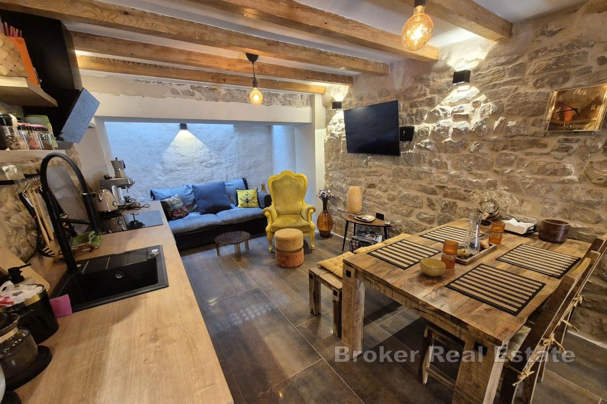 Vollständig renoviertes autochthones dalmatinisches Steinhaus