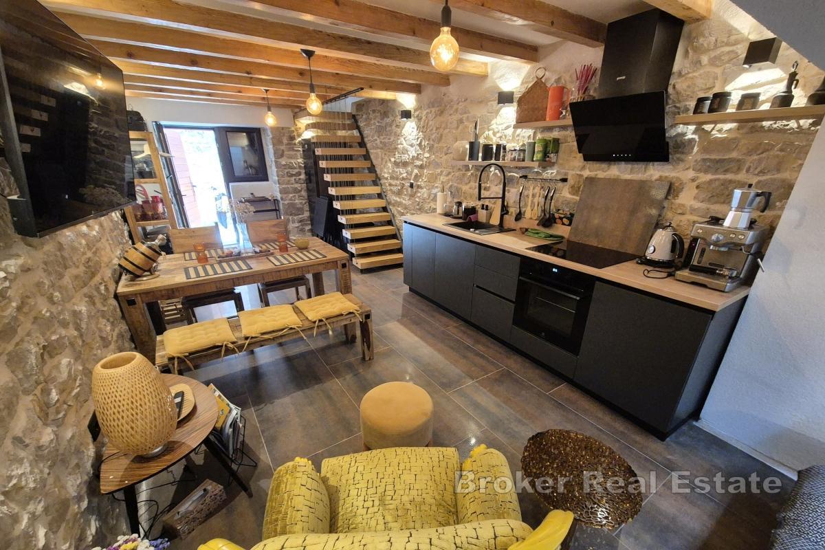 Casa in pietra dalmata autoctona completamente ristrutturata