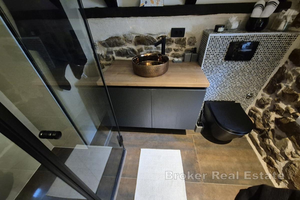 Casa in pietra dalmata autoctona completamente ristrutturata