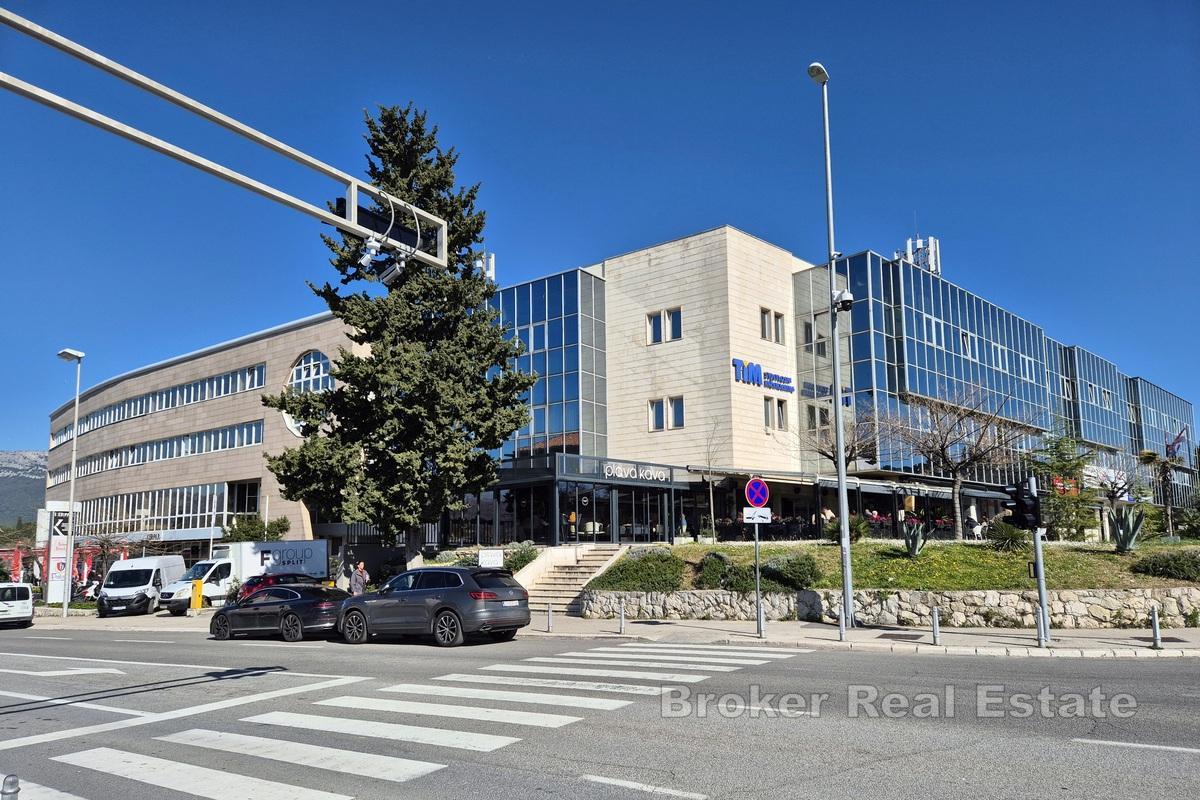 Espace de bureaux polyvalent spacieux