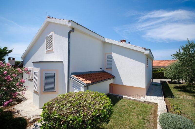 Petrčane, prekrasna kuća uz more