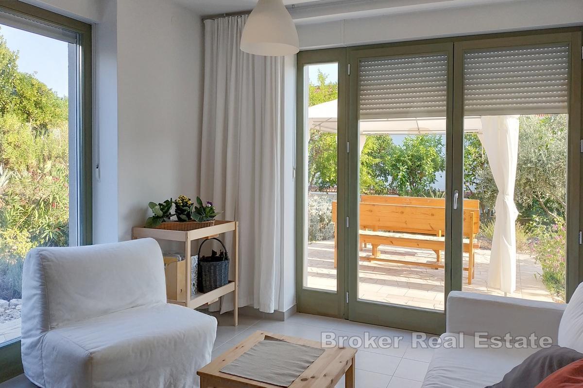 Moderní apartmán u moře se zahradou