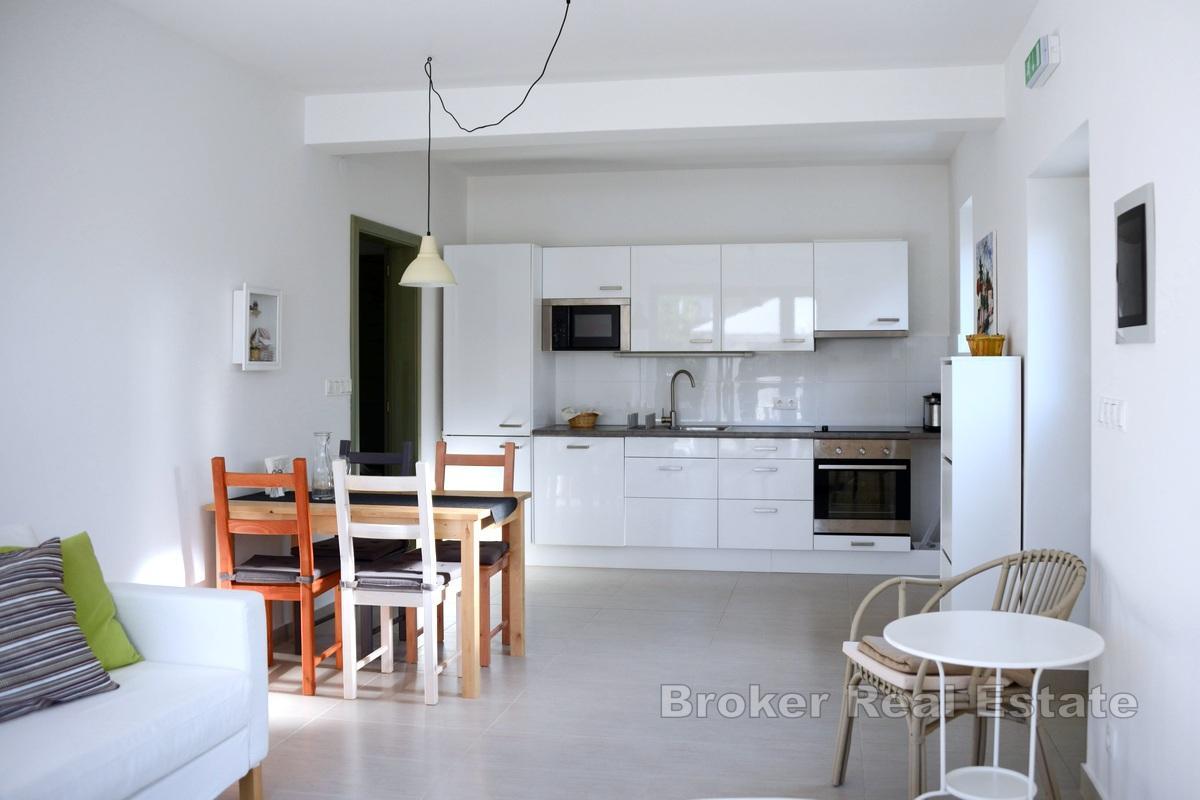 Appartement moderne près de la mer avec jardin