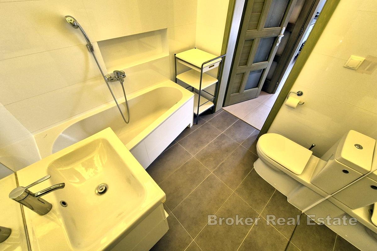 Moderní apartmán u moře se zahradou