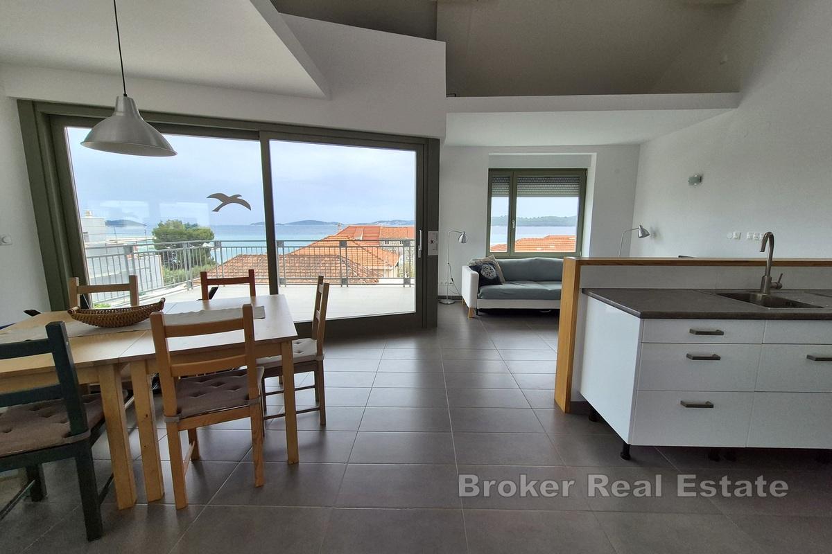 Atrakcyjne mieszkanie na trzech piętrach z widokiem na morze