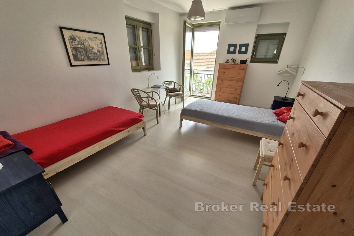 Atrakcyjne mieszkanie na trzech piętrach z widokiem na morze