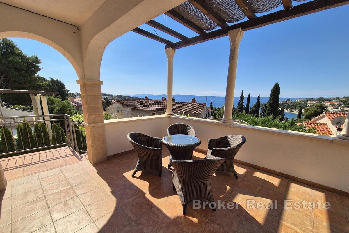 Appartamento con tre camere da letto con vista mare