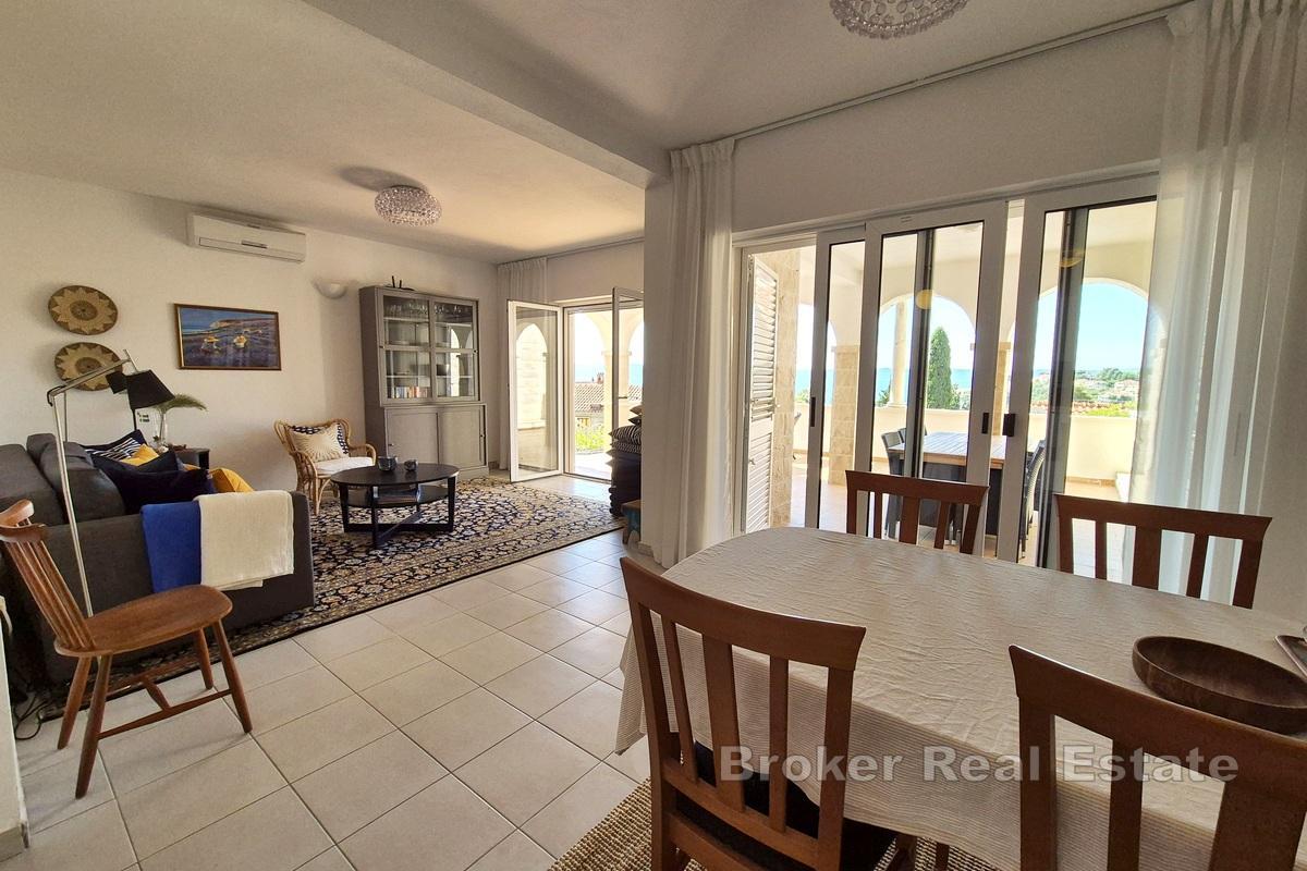 Appartamento con tre camere da letto con vista mare