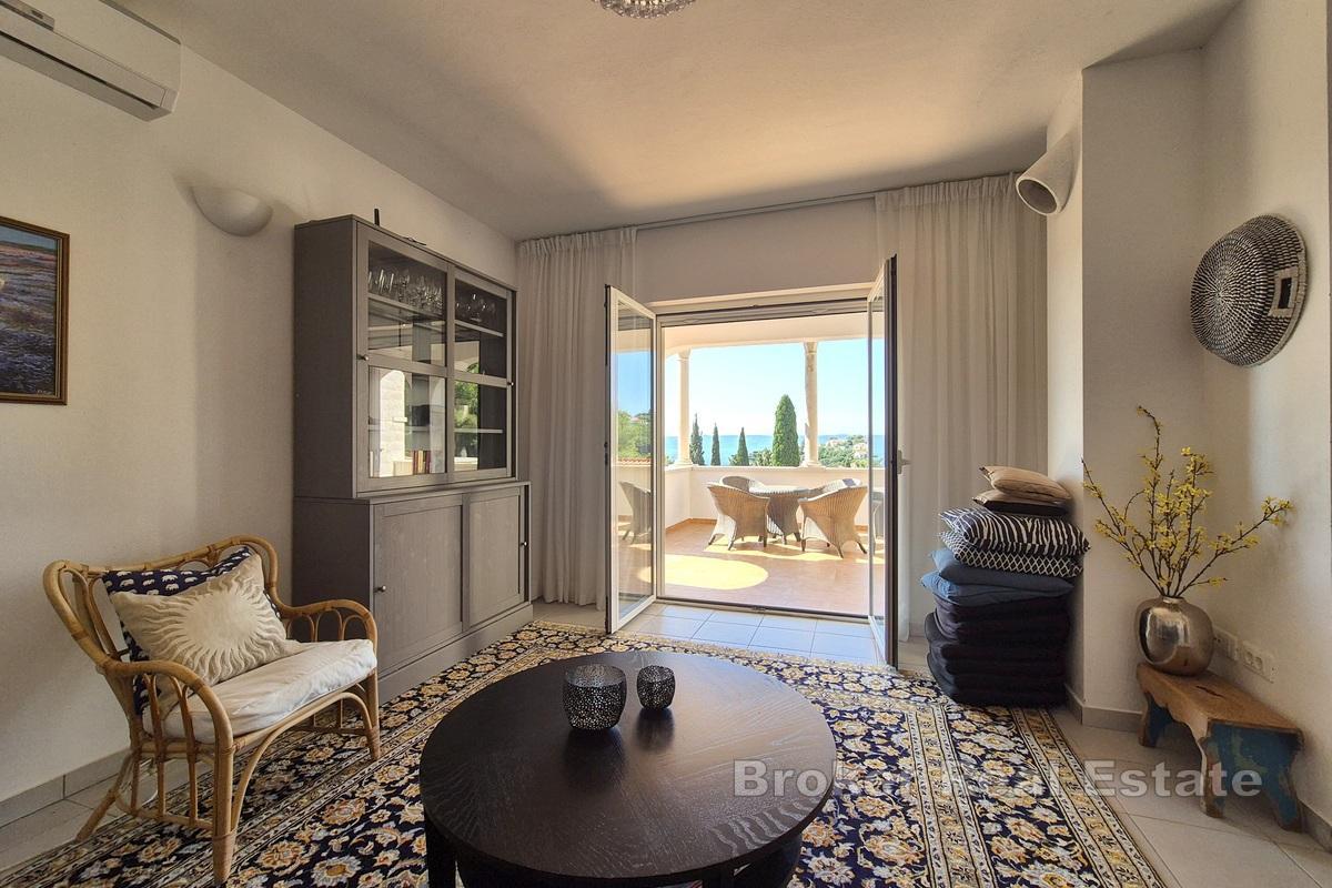 Appartamento con tre camere da letto con vista mare