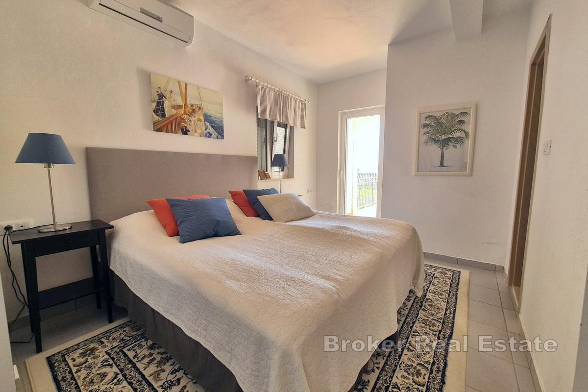 Appartamento con tre camere da letto con vista mare