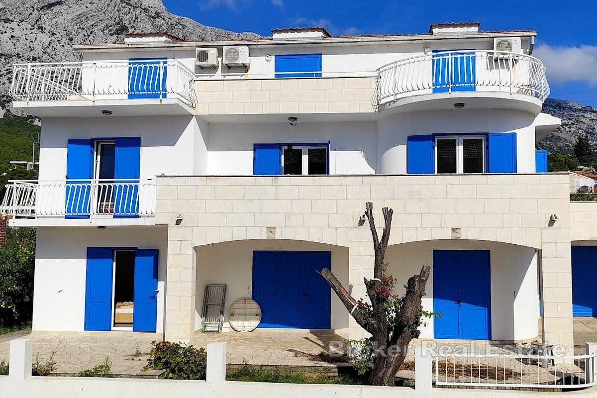 Immeuble avec vue sur la mer