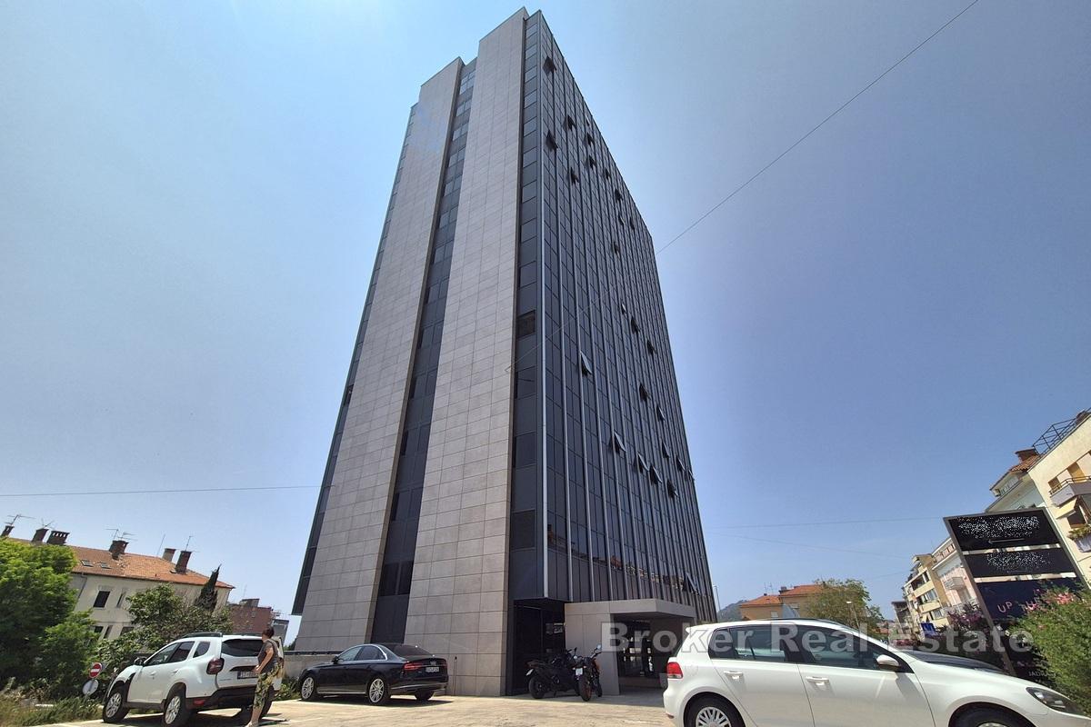 Spazio ufficio attraente e moderno