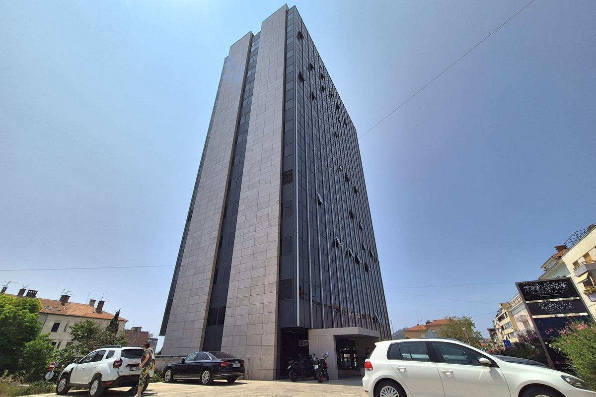 001-2016-658-split-attractive-and-modern-office-space-for-rent