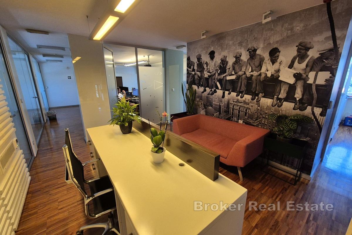 Bureau moderne et attrayant