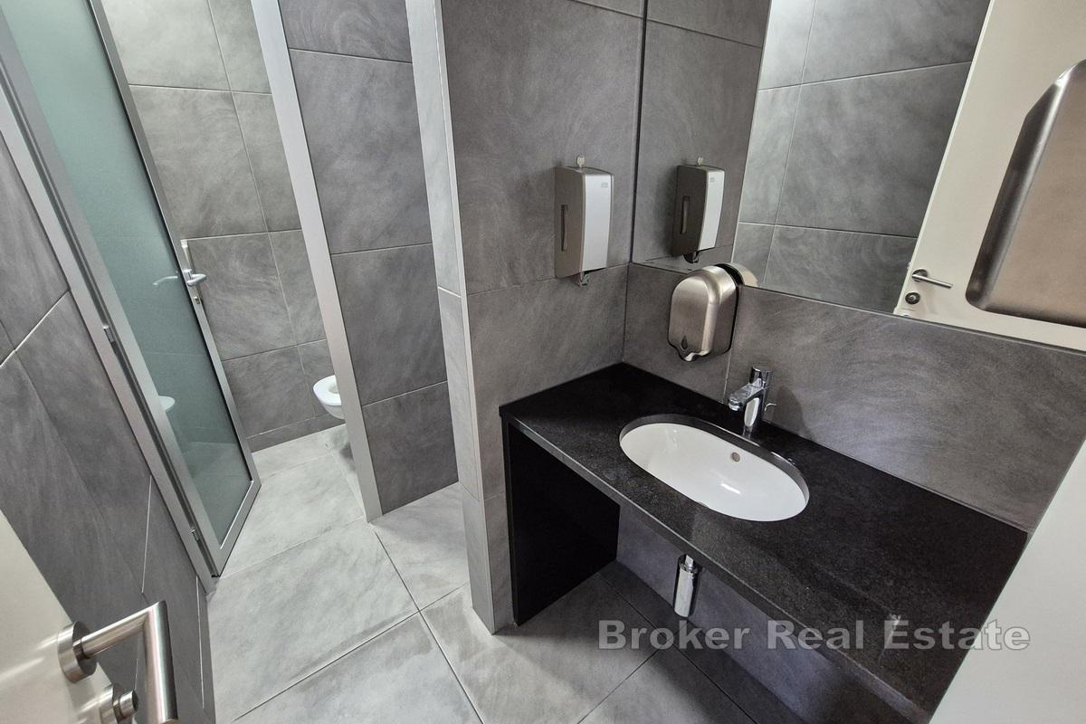 Spazio ufficio attraente e moderno