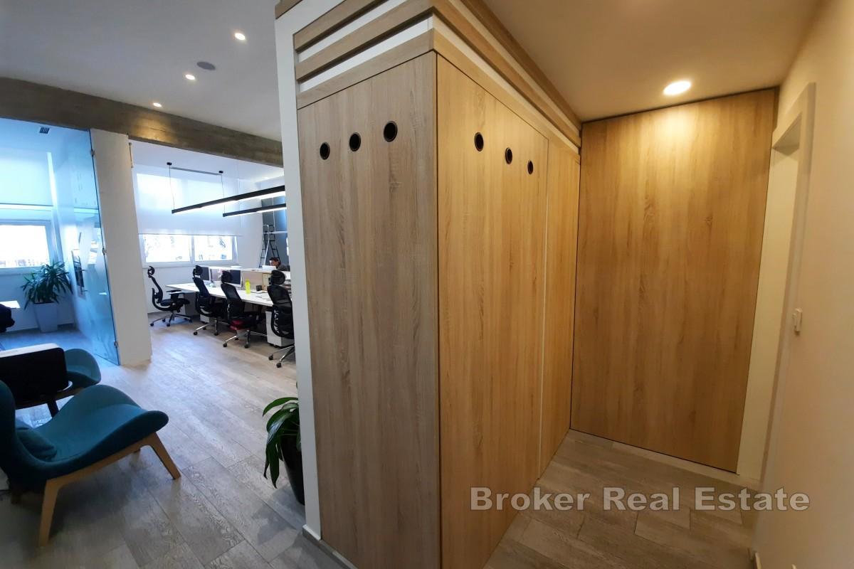 Меблированное офисное помещение в непосредственной близости от суда