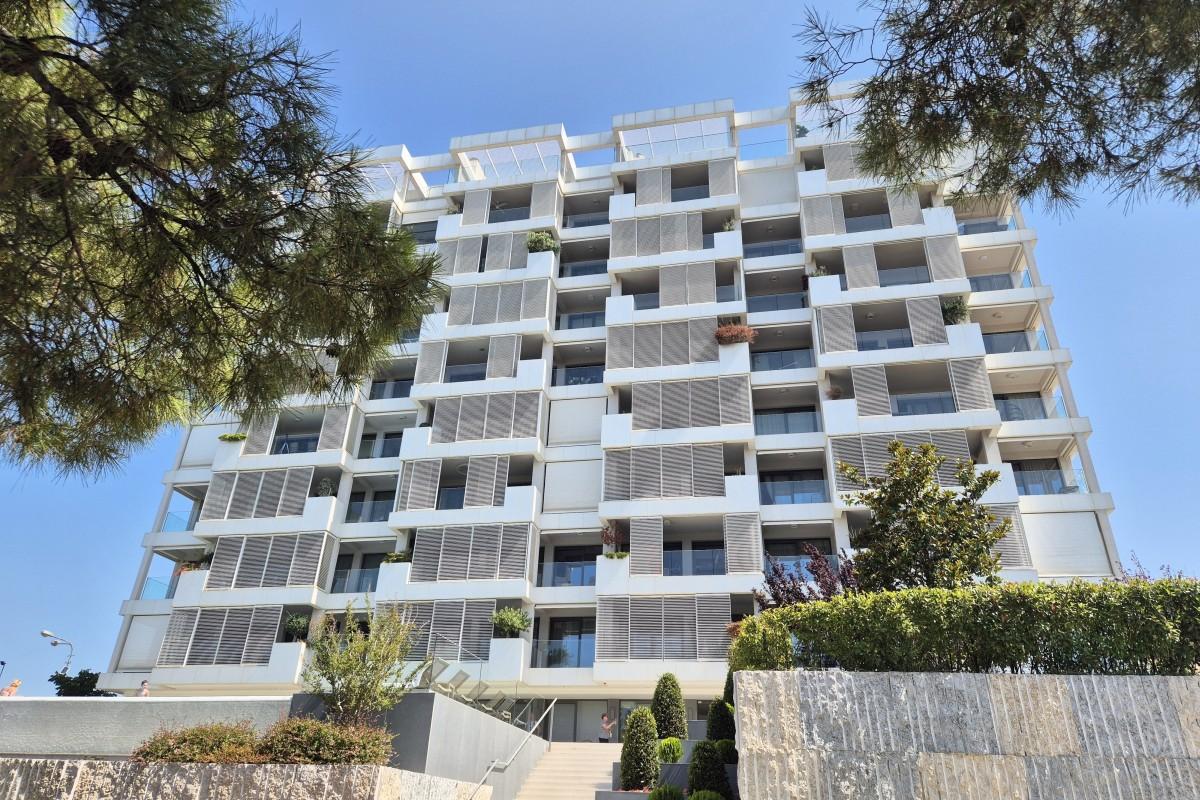 001-2016-664-split-spacious-office-space-in-a-luxury-building-for-rent