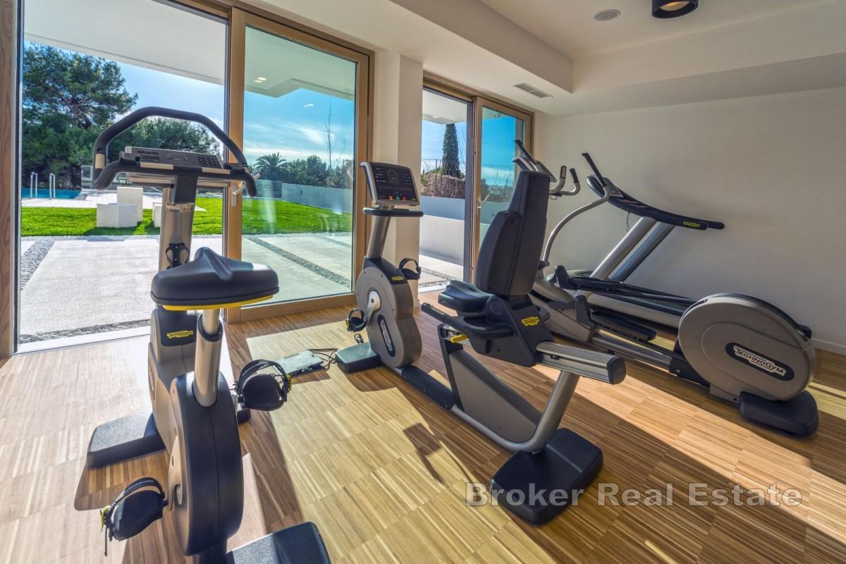 Espace de bureau spacieux dans un immeuble de luxe