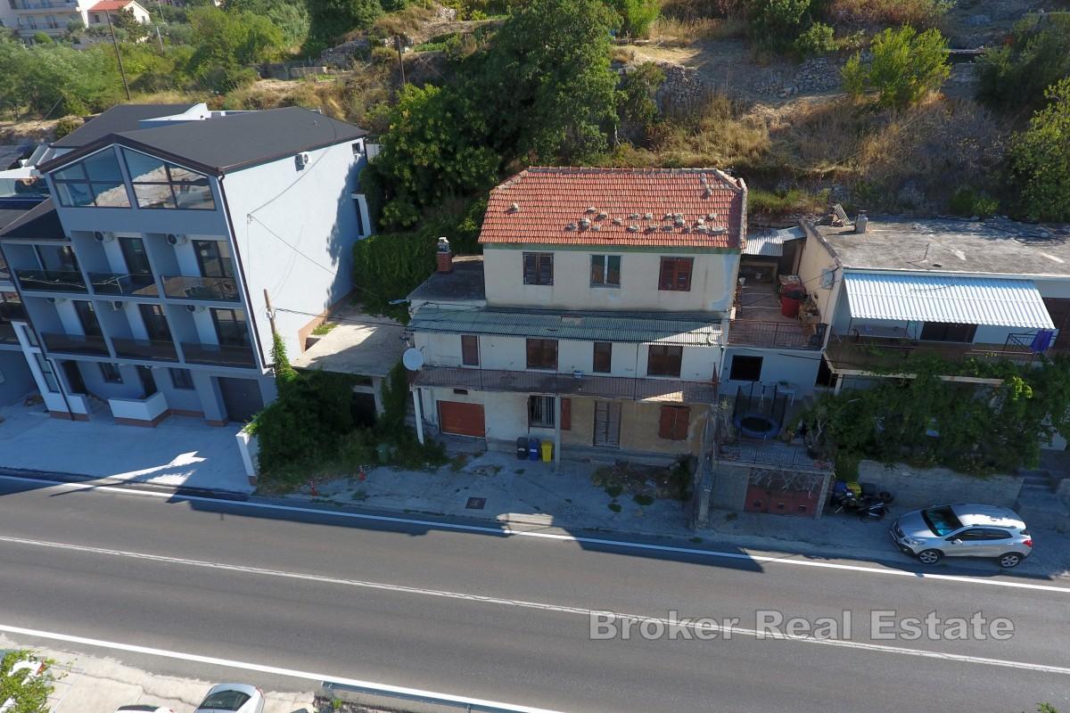 Leilighet for totalrenovering i andre rad fra sjøen