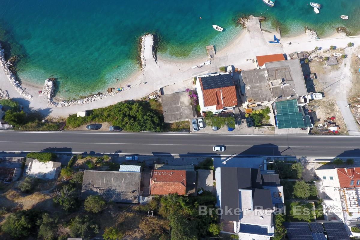 Leilighet for totalrenovering i andre rad fra sjøen