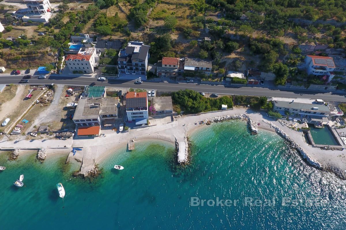 Leilighet for totalrenovering i andre rad fra sjøen