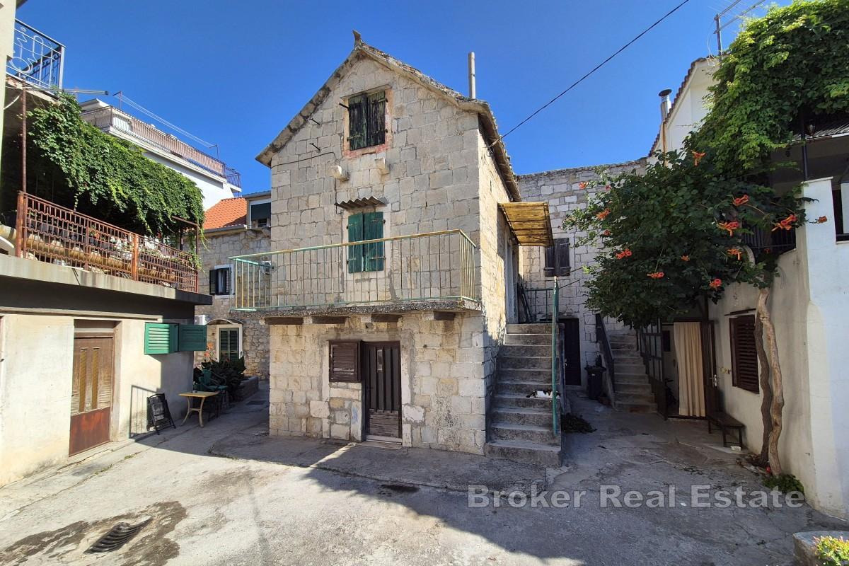Steinhaus zur Renovierung mit Garten in erster Reihe zum Meer