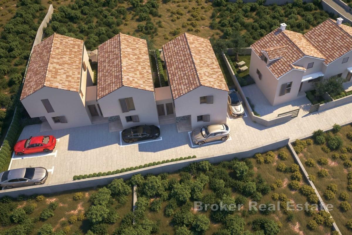 Maison mitoyenne moderne en construction