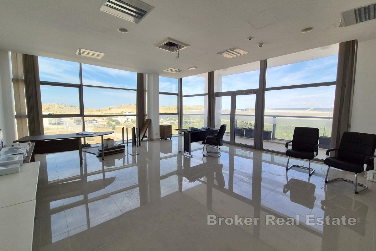 Промышленный производственный и складской цех недалеко от Шибеника