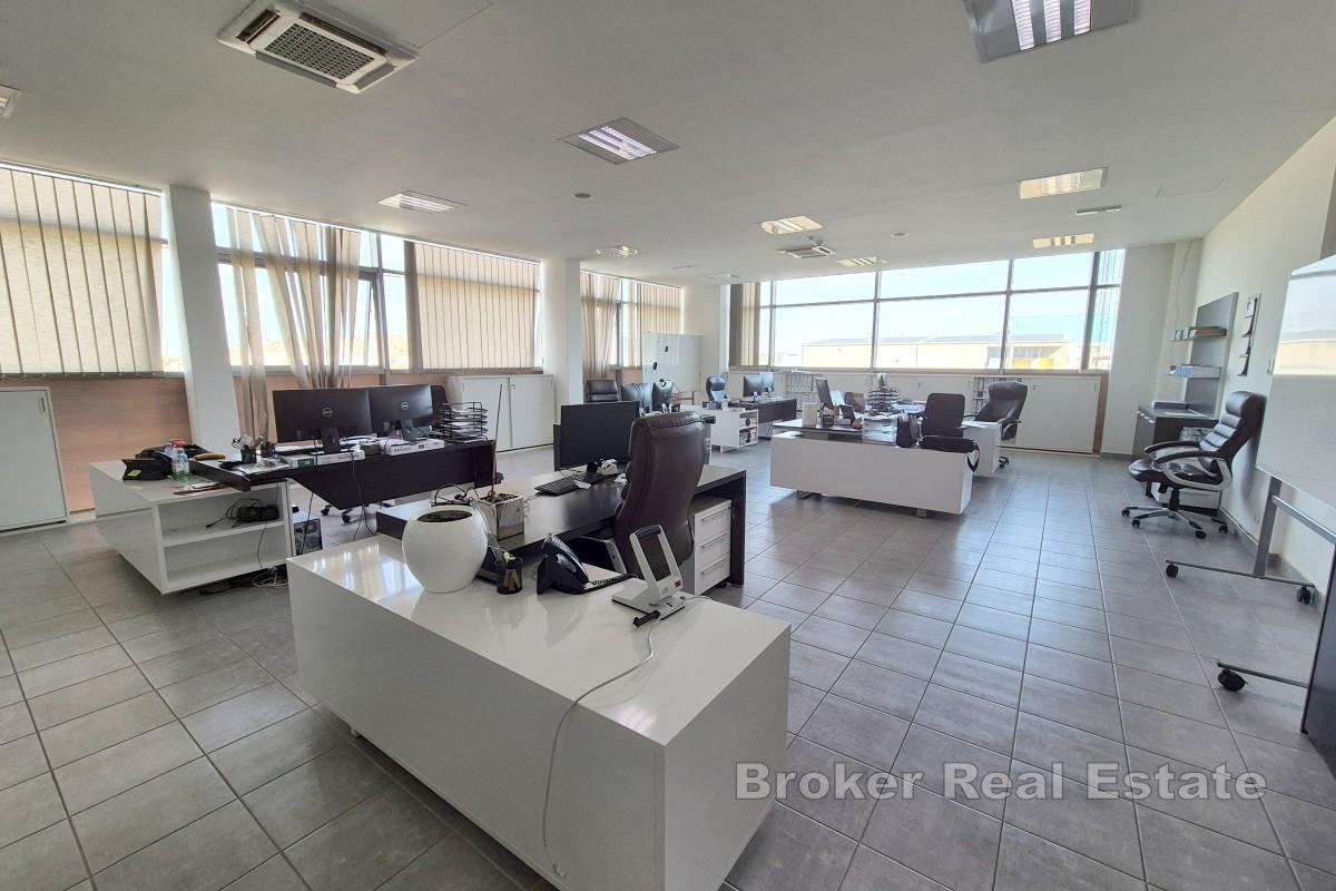 Промышленный производственный и складской цех недалеко от Шибеника