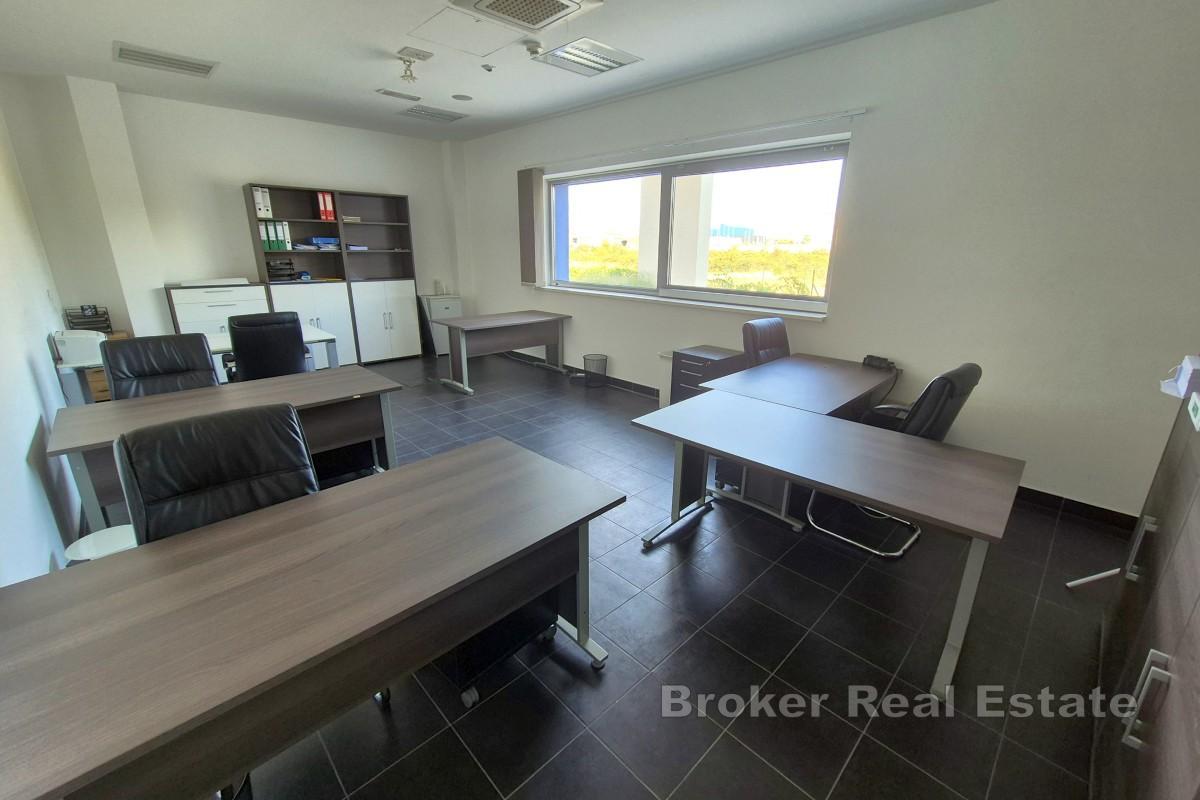 Промышленный производственный и складской цех недалеко от Шибеника