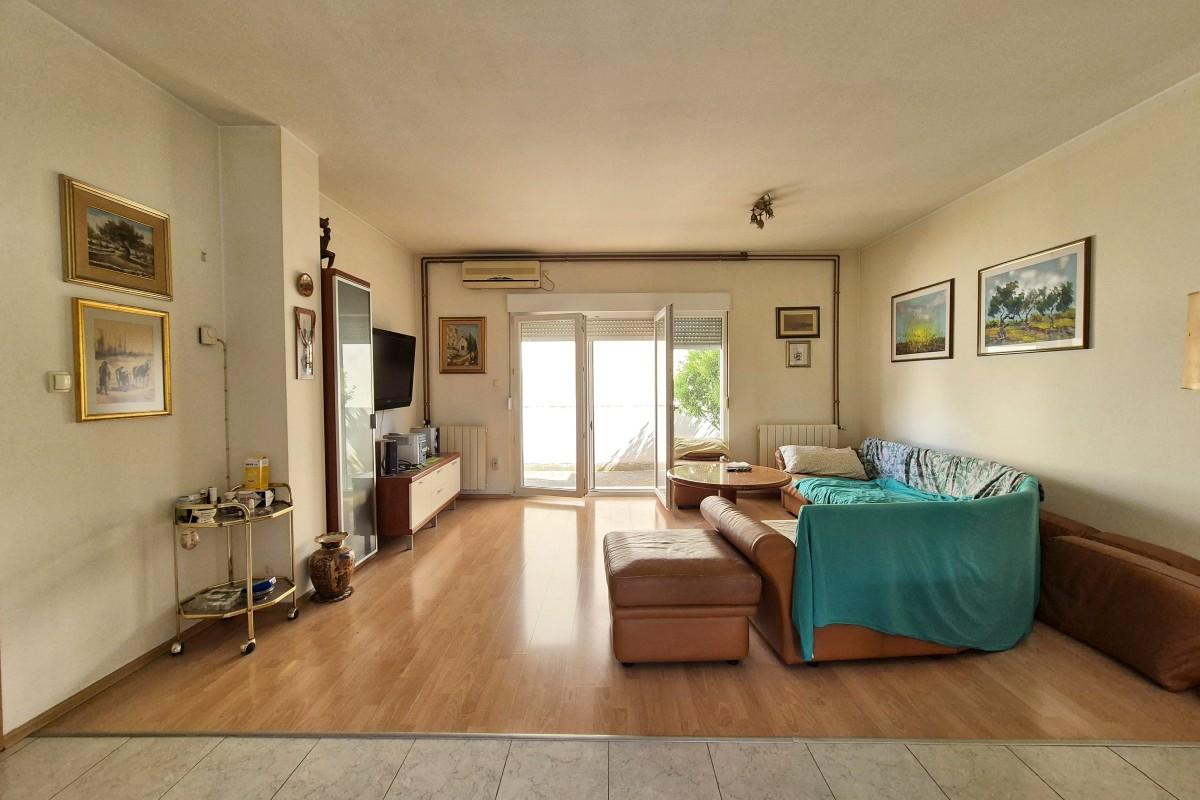 001-2016-672-kastela-family-house-in-a-row-for-sale