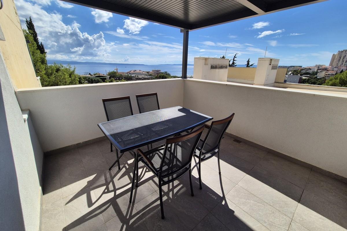 001-2016-675-Split-Merojak-Attractively-positioned-renovated-apartment-with-sea-view-for-rent