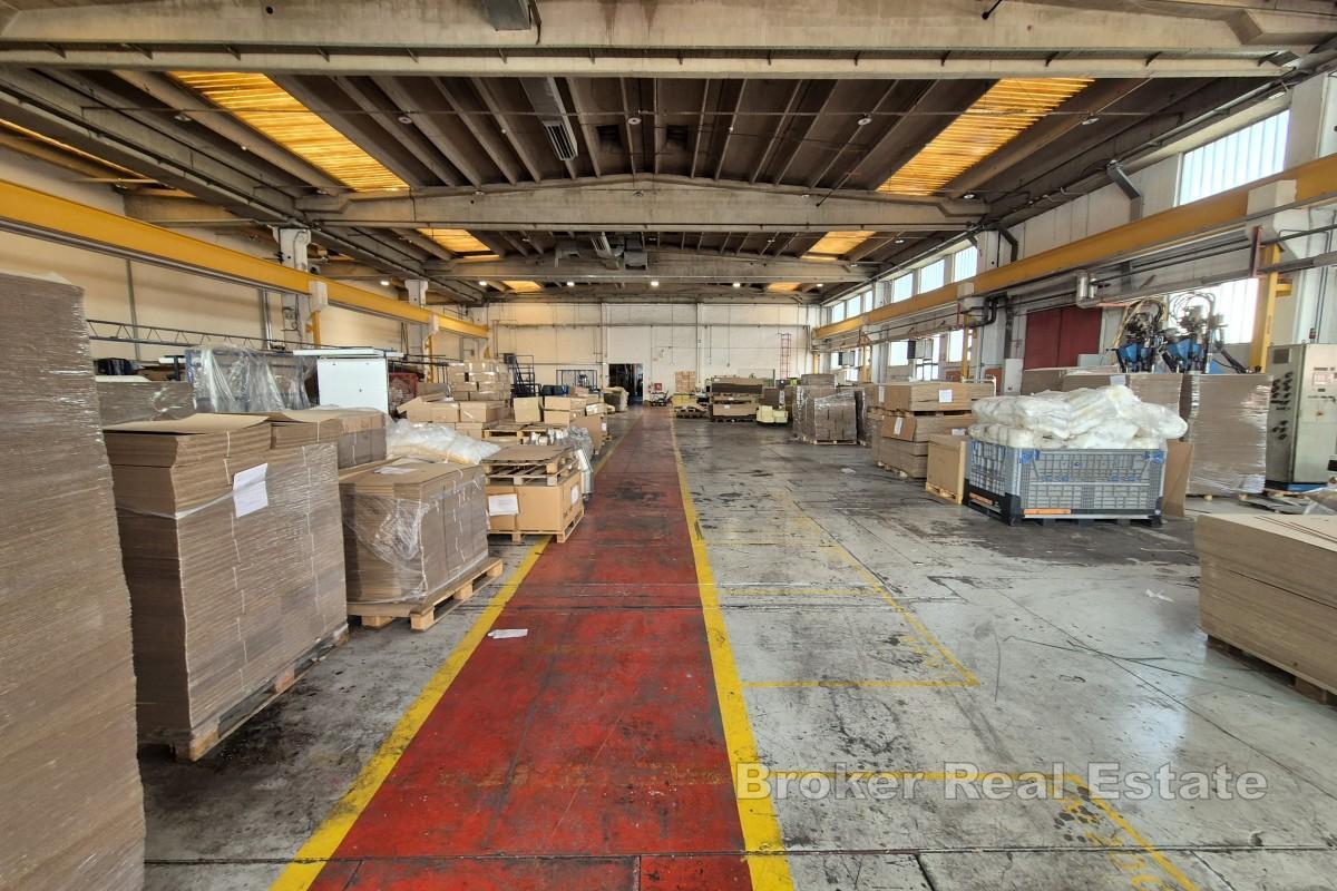 Просторное производственно-складское помещение