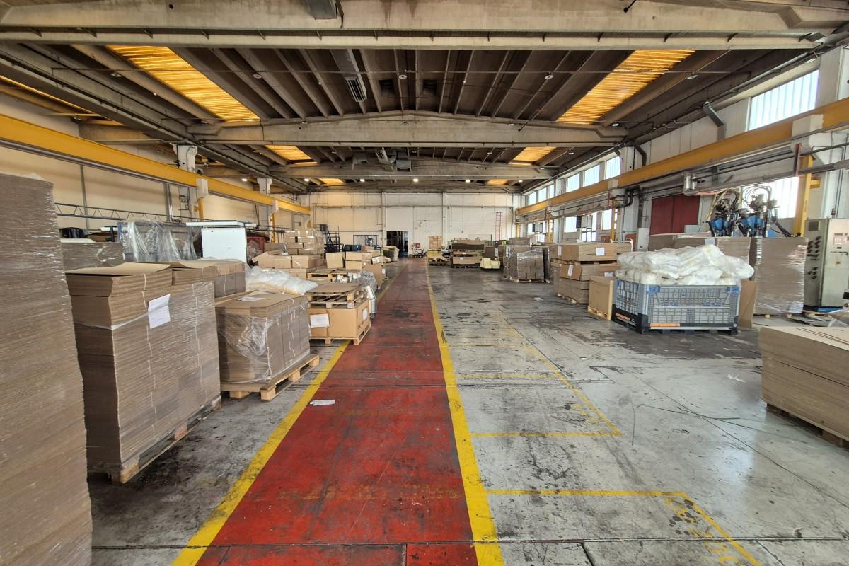 Просторное производственно-складское помещение