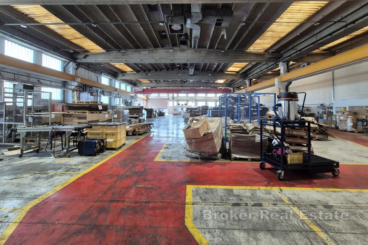 Просторное производственно-складское помещение