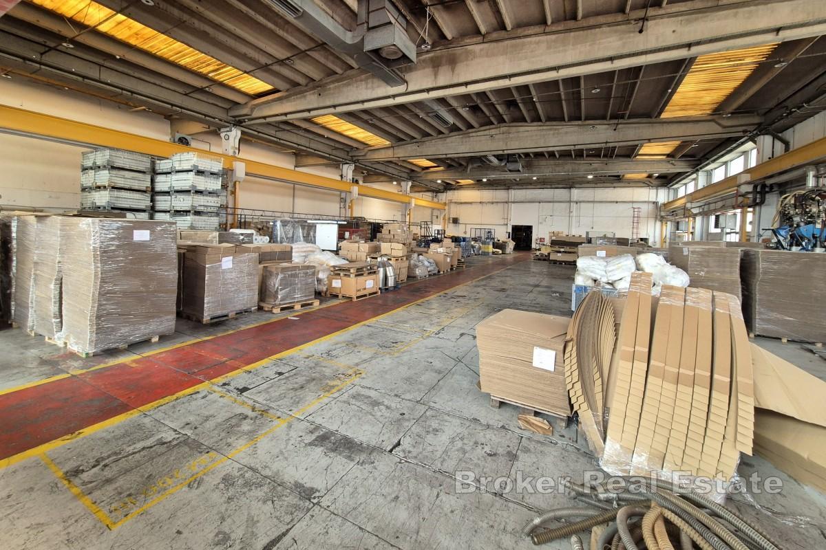 Просторное производственно-складское помещение