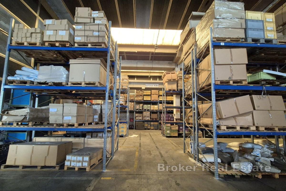 Просторное производственно-складское помещение