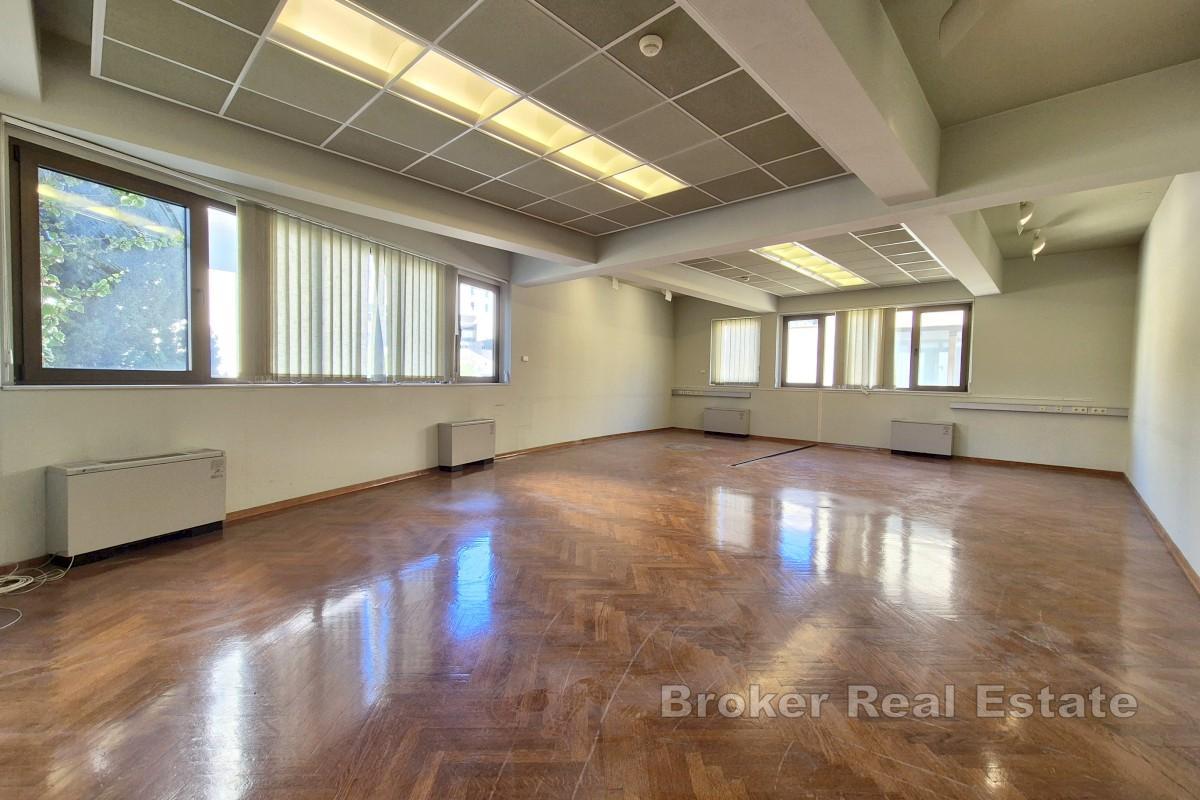 Espaces de bureaux sur le campus universitaire