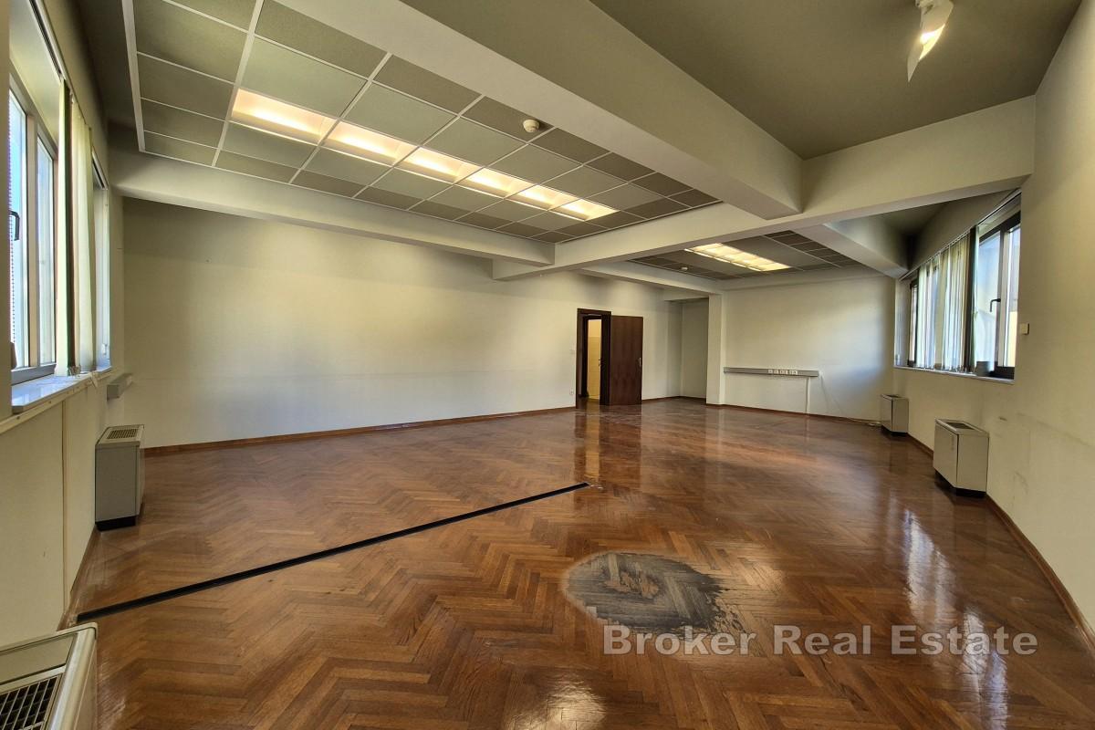 Kontorlokaler på universitetsområdet