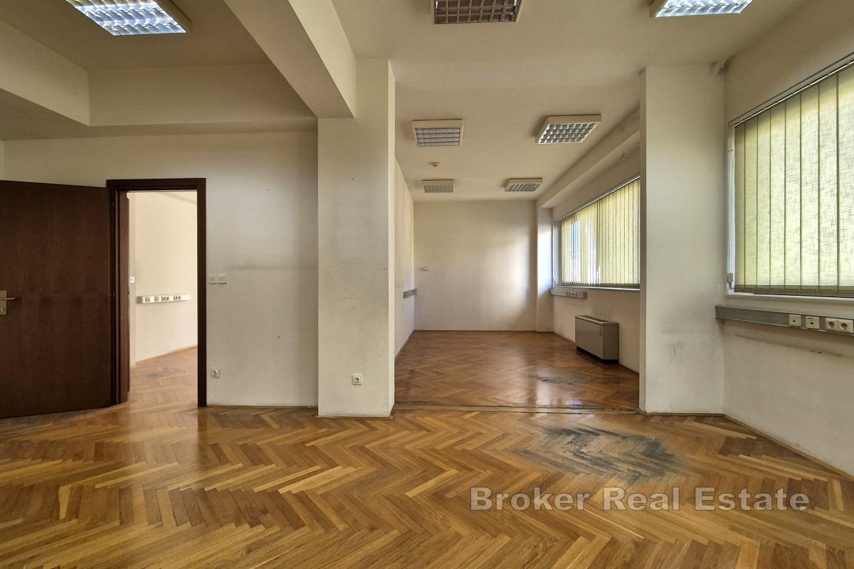 Espaces de bureaux sur le campus universitaire