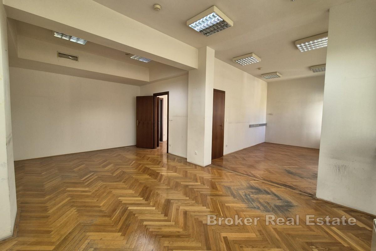 Espaces de bureaux sur le campus universitaire