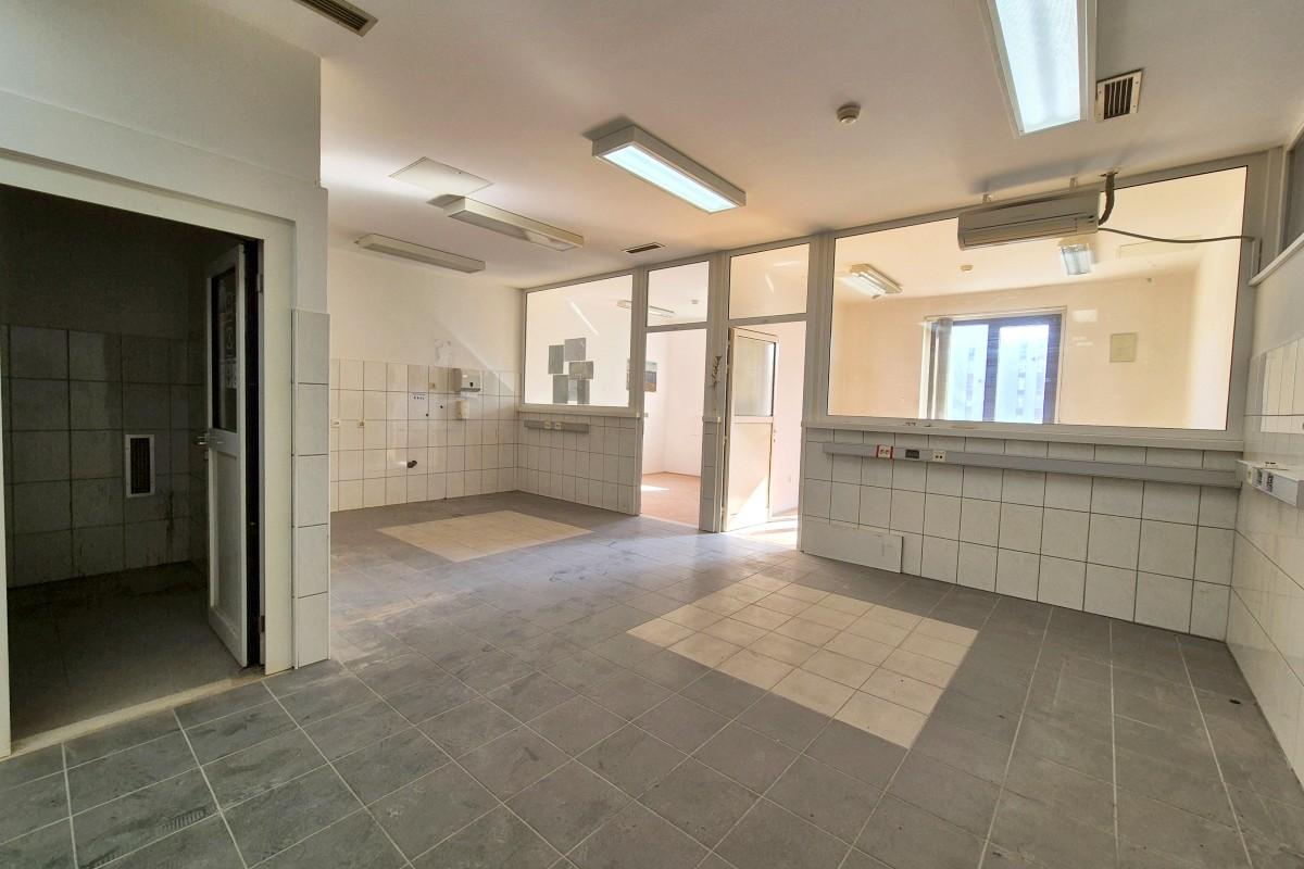 001-2016-681-split-multipurpose-office-space-on-university-campus-for-rent