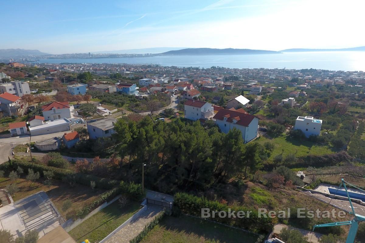 Grundstück mit geplantem Bauvorhaben für drei moderne Villen mit Meerblick