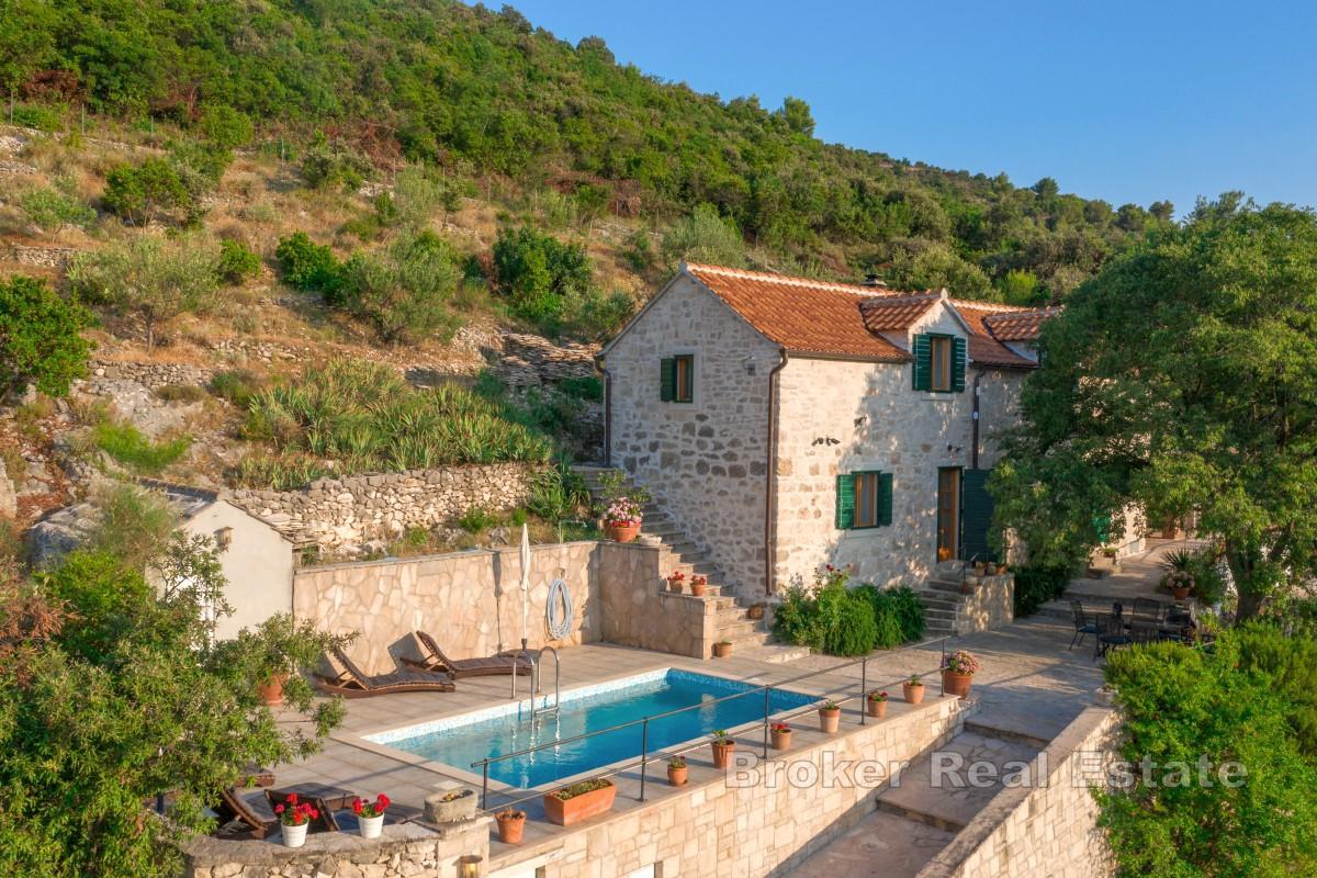 Villa authentique en pierre avec vue sur mer