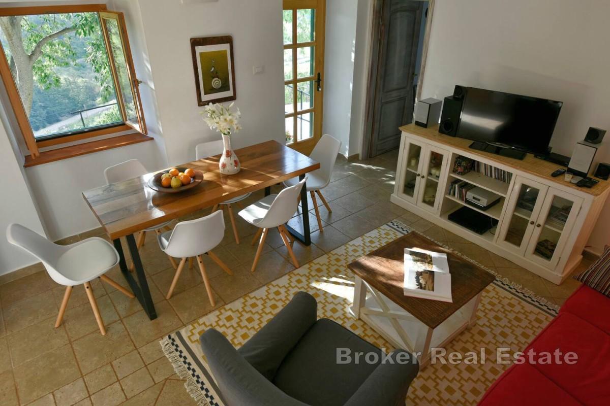 Autentisk steinvilla med havutsikt