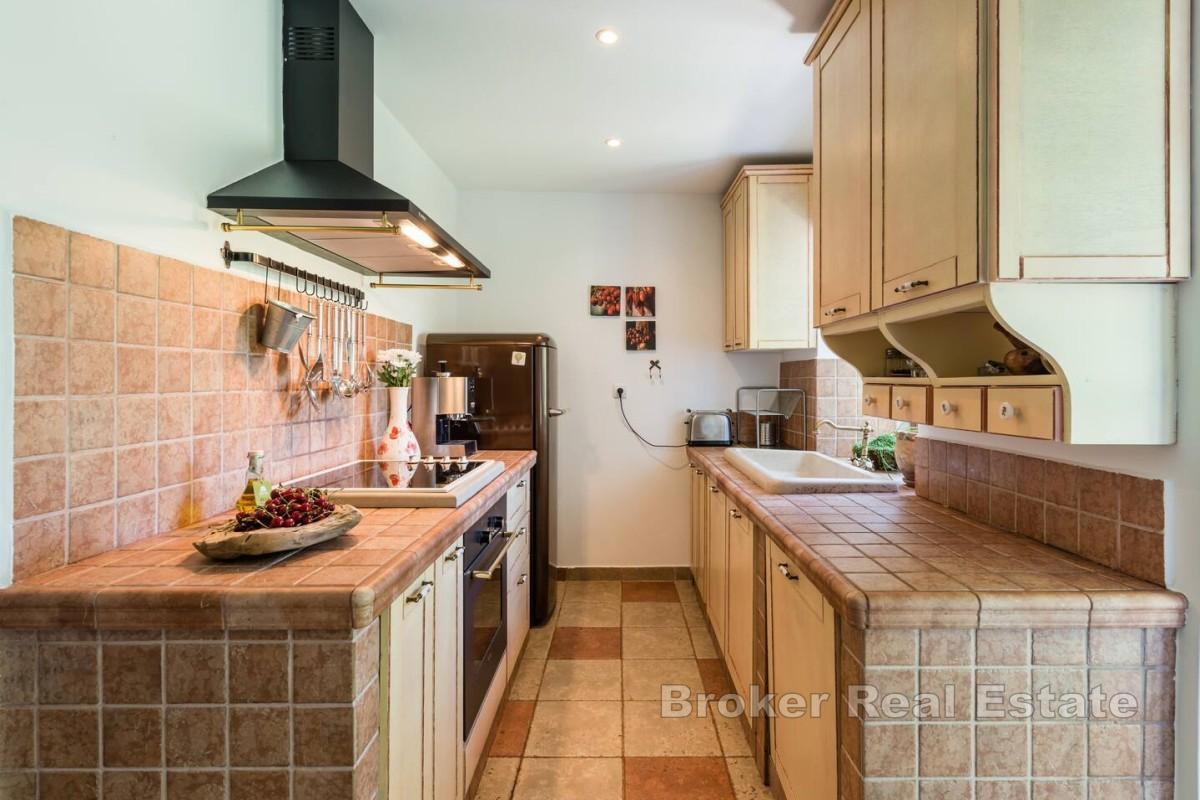 Autentisk steinvilla med havutsikt