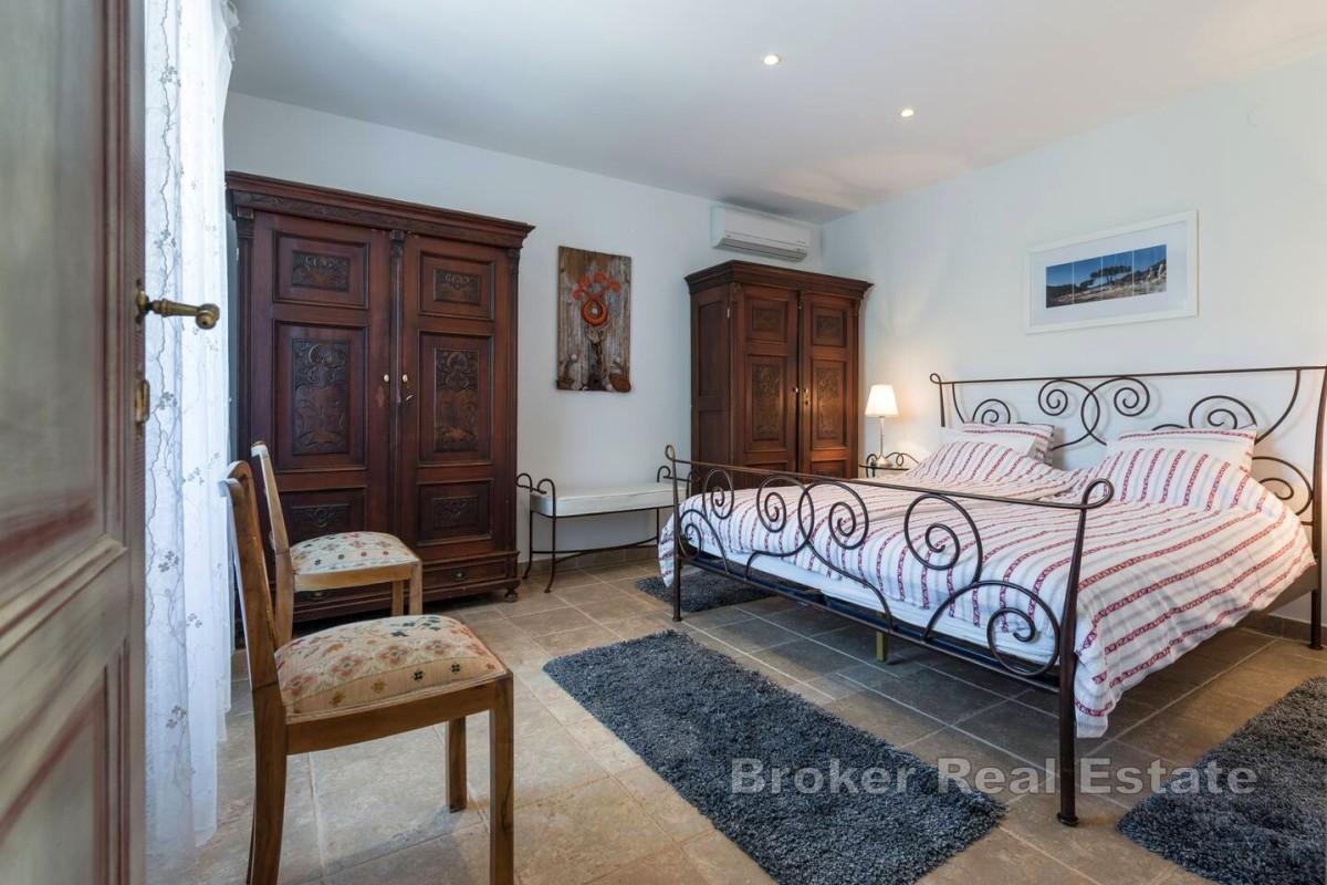 Villa authentique en pierre avec vue sur mer