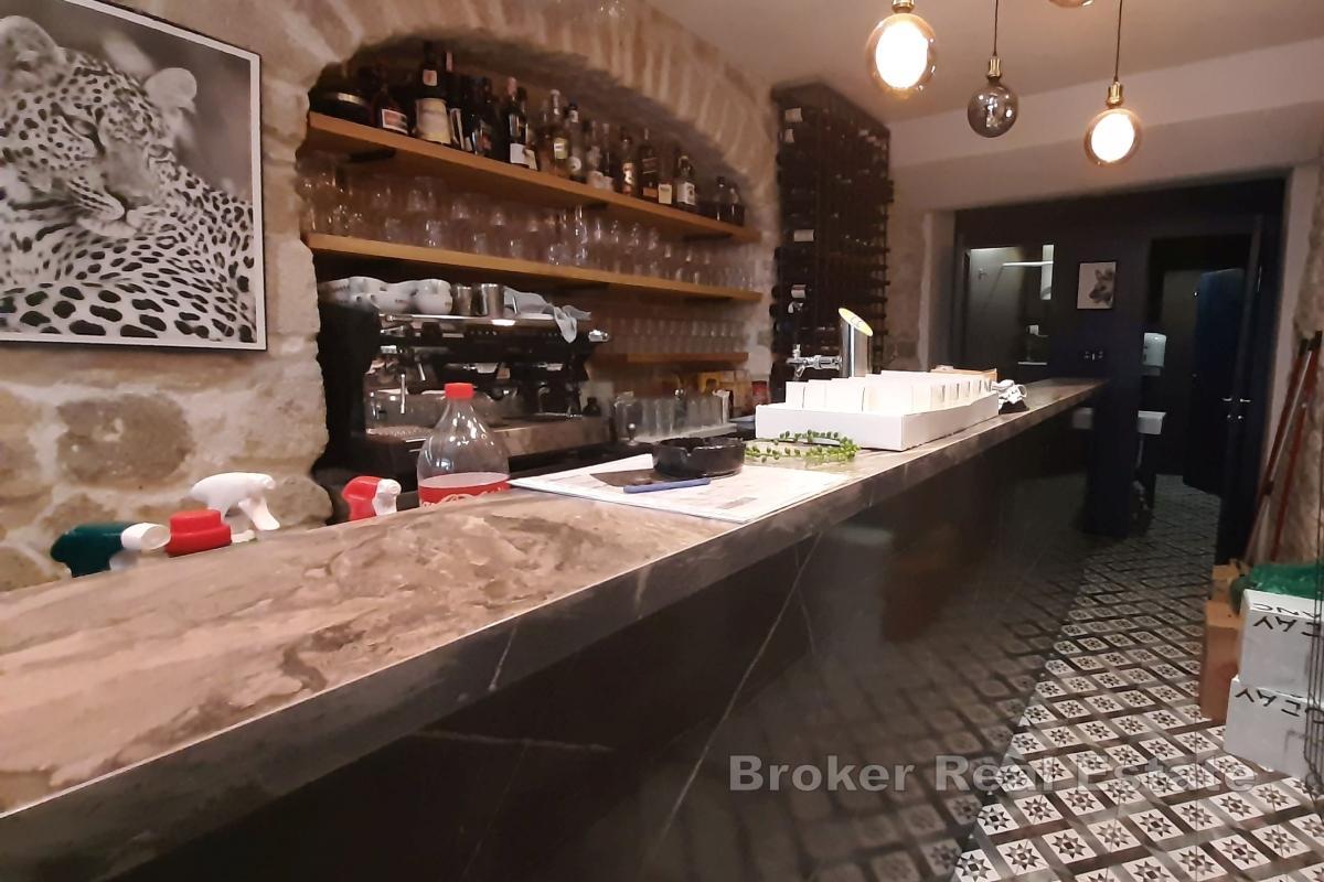 Atrakcyjna restauracja w centrum Splitu z dużym tarasem