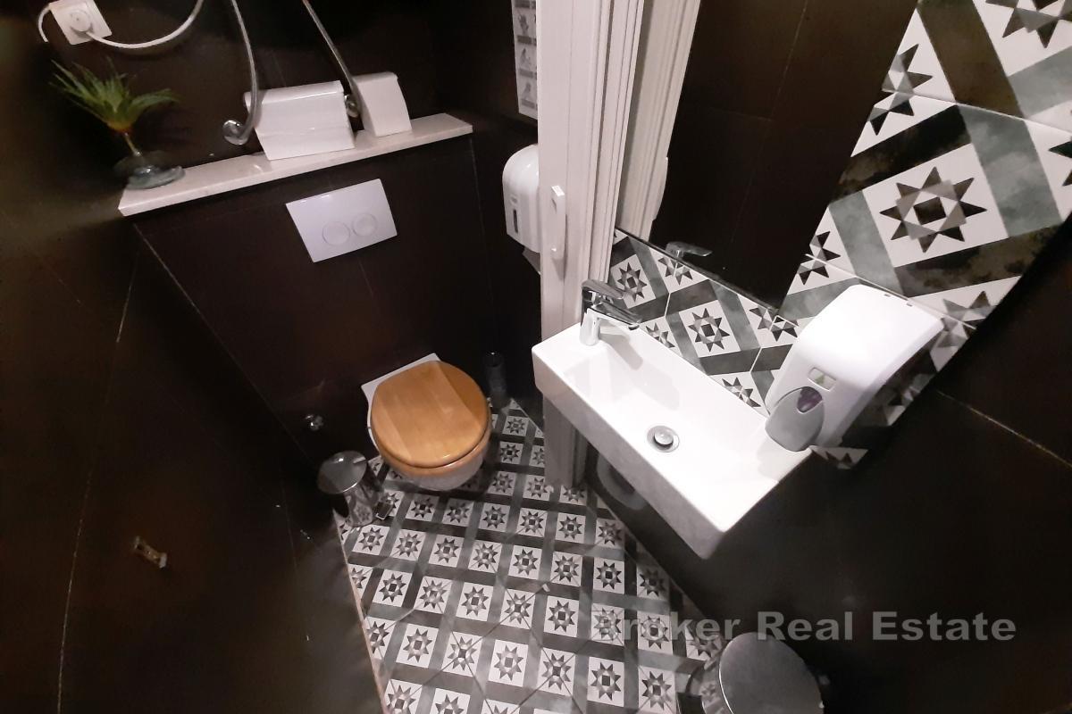 Atrakcyjna restauracja w centrum Splitu z dużym tarasem